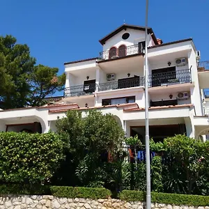 Pansion Klaudija krevet i doručak